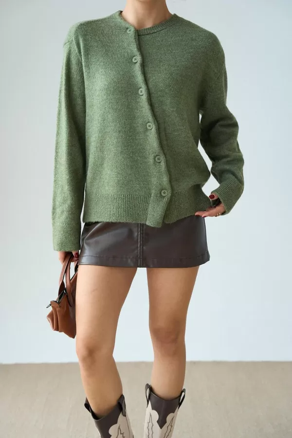 Yeşil Yünlü Asimetrik Düğme Kapamalı Kadın Hırka