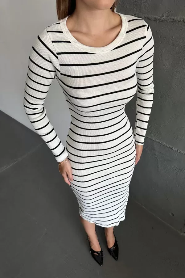 Yırtmaçlı Beyaz Siyah Çizgili Midi Elbise