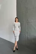 Yırtmaçlı Beyaz Siyah Çizgili Midi Elbise
