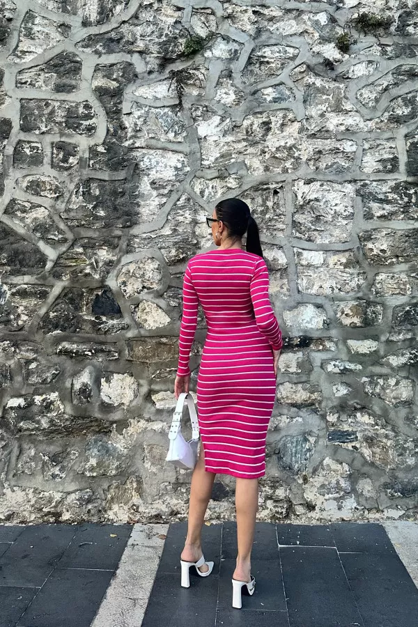 Yırtmaçlı Fuşya Beyaz Çizgili Pamuklu Midi Elbise