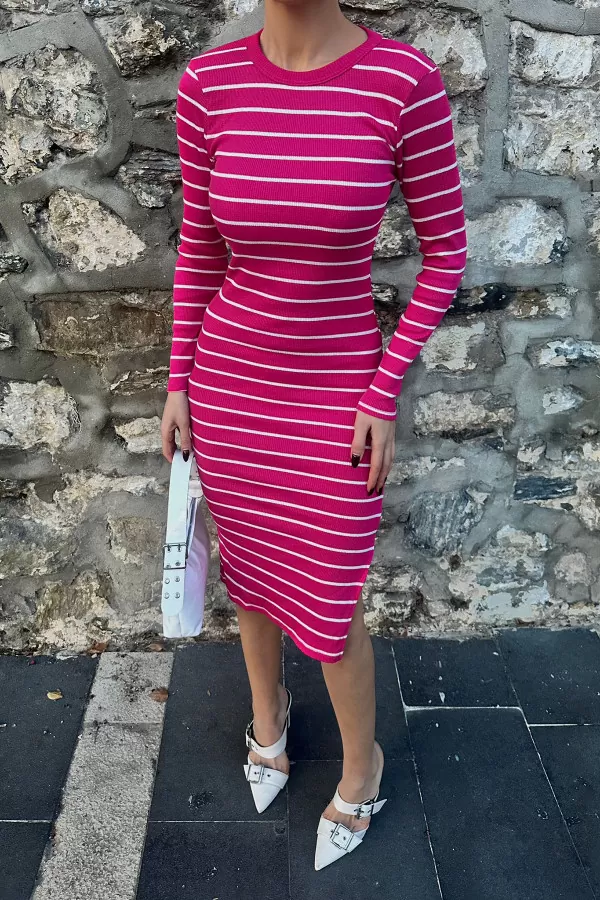 Yırtmaçlı Fuşya Beyaz Çizgili Pamuklu Midi Elbise