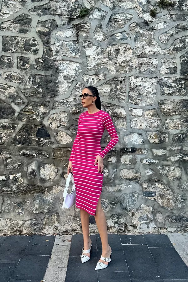 Yırtmaçlı Fuşya Beyaz Çizgili Pamuklu Midi Elbise