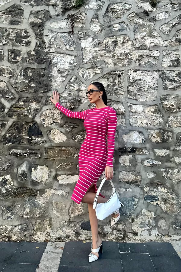 Yırtmaçlı Fuşya Beyaz Çizgili Pamuklu Midi Elbise