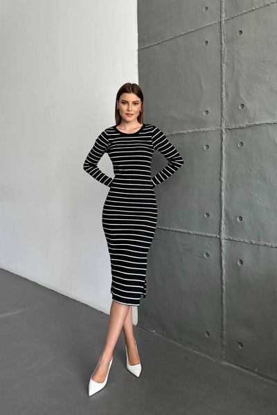Yırtmaçlı Siyah Beyaz Çizgili Midi Elbise